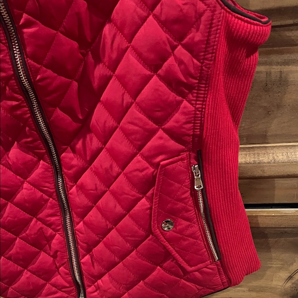 Active USA Quilted Red Sleeveless Puffer Vest - Picture 5 of 5